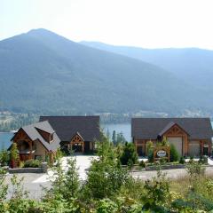 Kootenay Wild Guest Suites