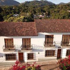 La Casa de Dona Irma Townhouse