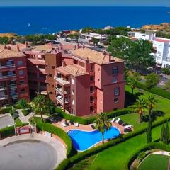 Litoral Mar Dream 17, beach front, free Wi-fi, private parking, pool