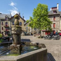 Grande maison dans la cité médiévale de Besse