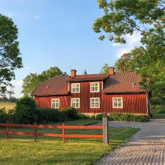 Cozy Home In Mantorp With Kitchen