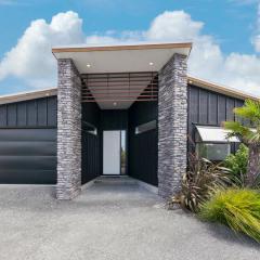 Stylish Villa Escape - Matakana Holiday Home