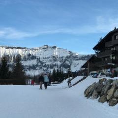 Appartement Hameau des Pistes - Ski-in and Ski-out