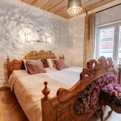 Luxury Suites - Antique with Sauna