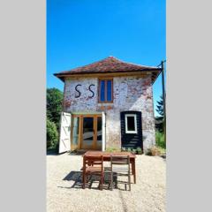 The Dovecote - unique self-contained 1bed renovated barn