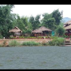 Bamboo Forest River View Hostel