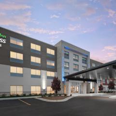 Holiday Inn Express & Suites - Elkhorn - Lake Geneva Area, an IHG Hotel