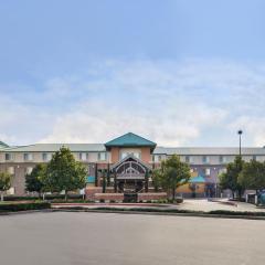 HOLIDAY INN EXPRESS & SUITES ELK GROVE CENTRAL - HWY 99, an IHG Hotel