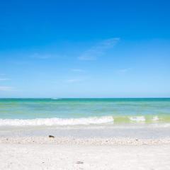 Ideal for Conference @ J.W. Marriott / Access to Beach!!