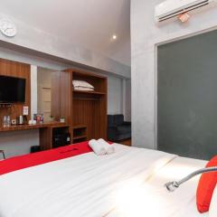 RedDoorz Premium near Centre Point Mall Medan