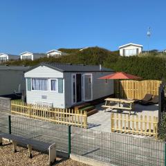 Luxe Chalet op camping Duindoorn, IJmuiden aan Zee, in de buurt van F1 circuit Zandvoort en Bloemendaal op loopafstand strand