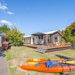 Mahuta Maison - Lake Taupo Holiday Home