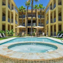 Poolside condo, sleeps 8, only 1 block from beach!
