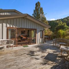 Ruatotara - Pukawa Holiday Home