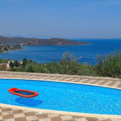 Luxury Villa with Pool overlooking a Majestic View