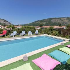 Villa de 4 chambres avec vue sur la ville piscine privee et jacuzzi a Foix