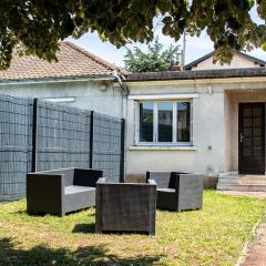 Maisonnette avec jardin, parc du chêne (tram T5)