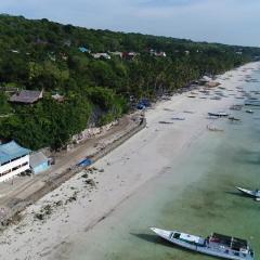Phinisi Hostel Bira