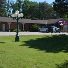 The Evergreen Motel in Kansas