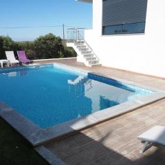 4 bedrooms villa with private pool enclosed garden and wifi at Mexilhoeira Grande
