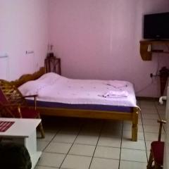 Sobe Rooms Szobák Zimmer KIS
