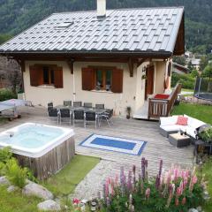 Chamonix Large Chalet, Sleeps 12, 200m2, 5 Bedroom, 4 Bathroom, Garden, Jacuzzi, Sauna