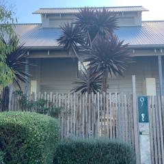 Sorrento Back Beach Apartment at Oceanic Apt 7