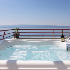 Seaside Penthouse with Hot Tub SKY LIVING