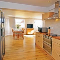 Whitby Spacious Rugby Field Cottage with off-street parking and EV fast point for electric cars