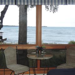 Square Rigger Harbor Motel