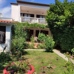 Apartments Tessa 77