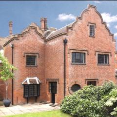 Luxury 3 Bed House on the Estate of 17th Century Manor House