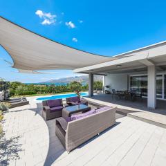Villa Immortelle with pool and sea view