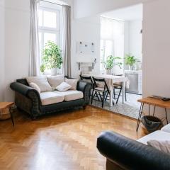 Comfortable & Spacious Lodz City Center Apartment