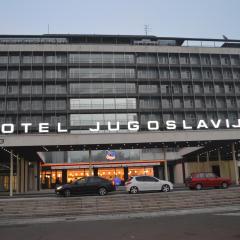 朱果斯拉维亚加尔尼酒店