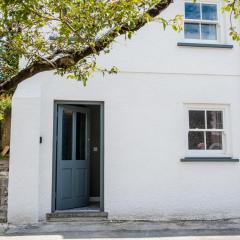 Chapel View- Beautiful central cottage with nearby Restaurants & Castle walk