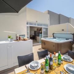 Summer Breeze Penthouse with private Hot Tub & terrace with panoramic views, by Getawaysmalta