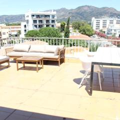 Beautiful loft, huge sunny terrace, view over the beach and sea