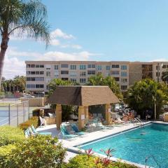 Pristine 2 Bed Condo, Steps from Free Beach Access