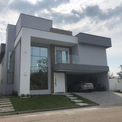 Casa Luxo com piscina a 500 metros da praia