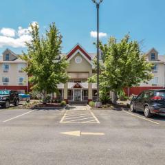 Econo Lodge Inn & Suites