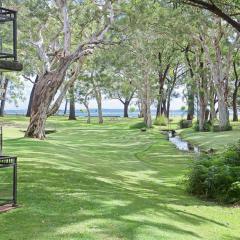 Bay Parklands 23 located at Little Beach with air con pool and tennis court