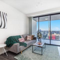 KOZYGURU SOUTH BRISBANE FUNKY 1 BED APT FREE PARKING QSB027-1810