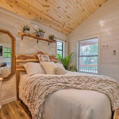 Romantic Broken Bow Cabin with Jacuzzi and Fire Pit!