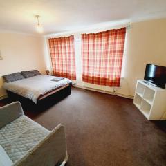 4 Bedroom Thundersley Apartment