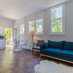 Classroom Flat Suite in a converted school in Fowey town centre