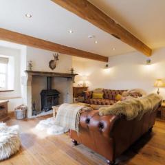 5 Star Cottage on the Green with Log Burner - Dog Friendly