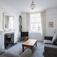Stylish Sloane Square Home Close to Victoria by UndertheDoormat