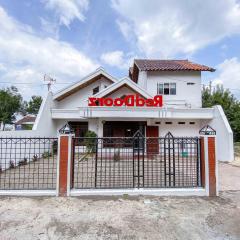 RedDoorz near Eco Green Park Batu
