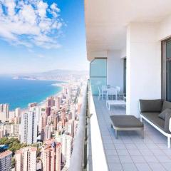 Luxury apartment on the 41st floor with stunning sea views
